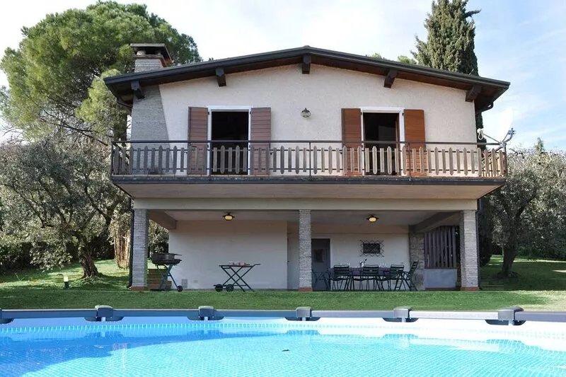 Beautiful Villa in the green hills of Lake Garda.With Pool and Air cond.