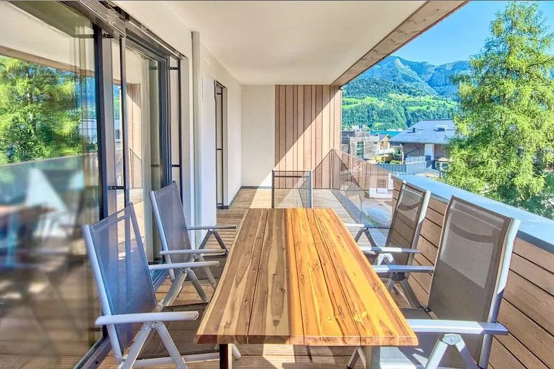 Beautiful apartment with luxurious style and large balcony