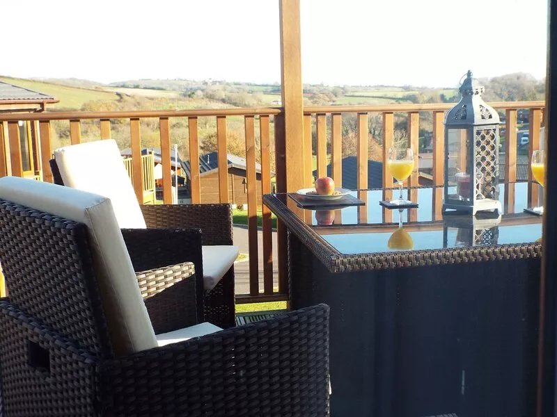 luxury 2 - 6 Person Pet Friendly Lodge cw Hot Tub 5* Devon Hills Country Park