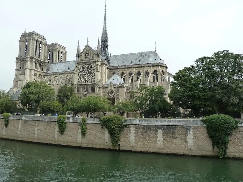 Large villa a few minutes away from Paris
