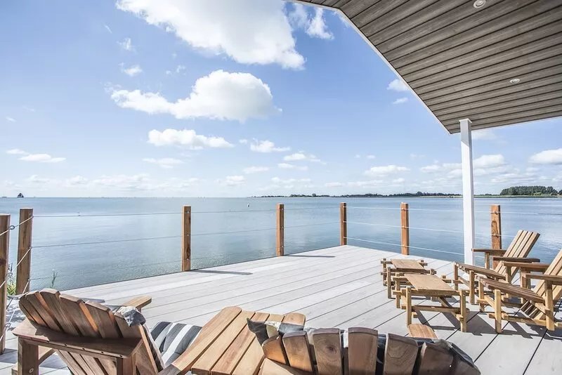 Exclusive recreation villa with beautiful views over the Markermeer