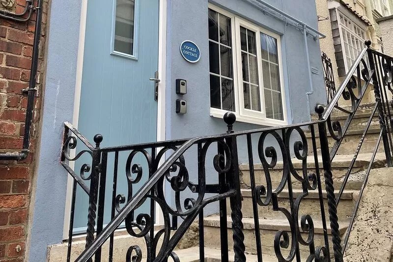 Cockle Cottage - beautiful 2 Bedroom cottage - centre of Whitby - FREE WiFi