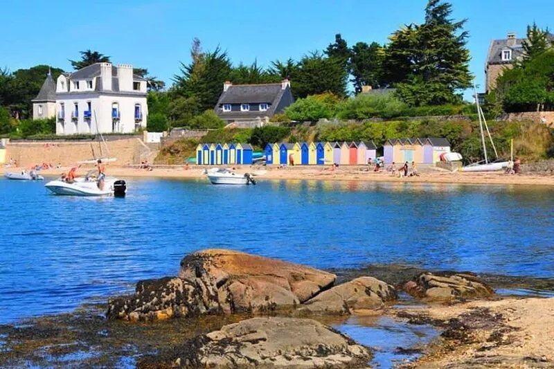 Enjoy the peace and quiet just 30 minutes from beaches and tourist attractions