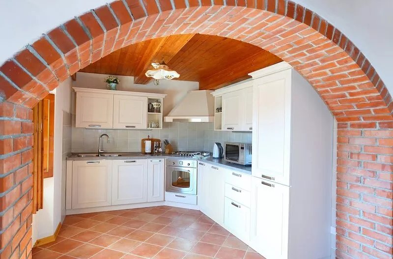 Villa Rosa. Sleeps up to 10 people,private pool(8.5m x 4.0m)+wifi radio internet