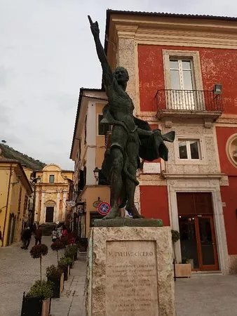 Monumento a Marco Tullio Cicerone