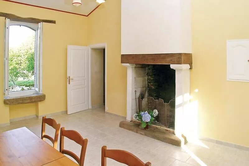 2 bedroom gorgeous home in La Chapelle Hermier