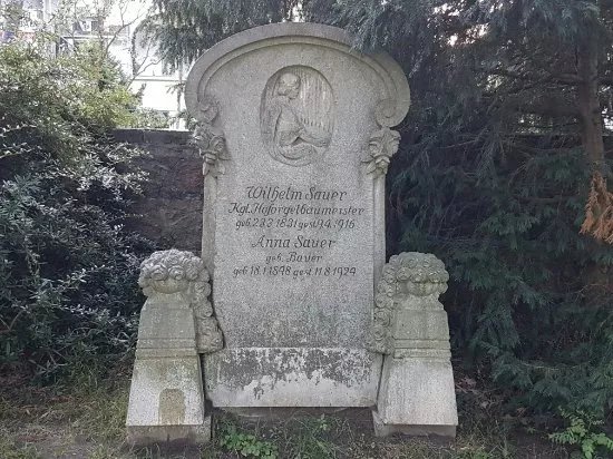 Grabdenkmal fur Orgelbaumeister Wilhelm Sauer