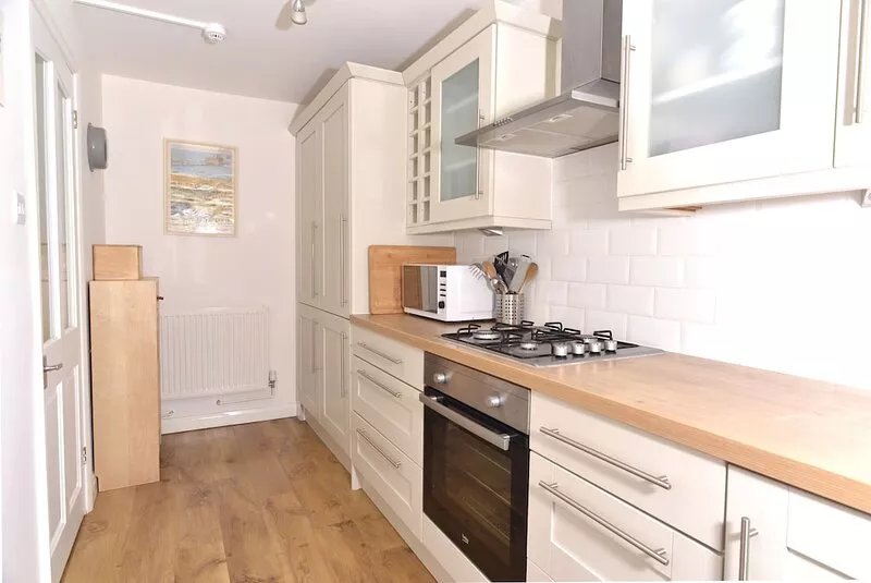 Great location - sleeps up to five guests, just moments from the beach and town
