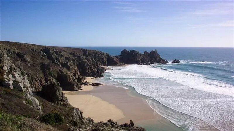 The Studio is close to The Logan Rock Inn.  Minack Theatre.  Pedn Vounder beach.