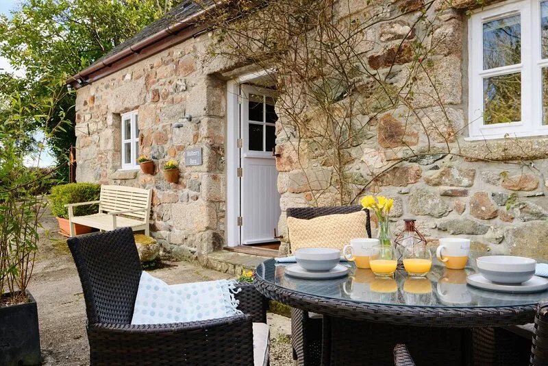 Luxury country cottage with wood burner and paddock just 12 minutes from beach
