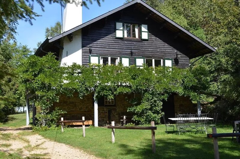 Luxury Pet-friendly Chalet in Bièvre near Forest