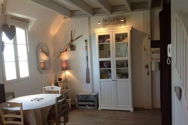Duplex full of charm in small quiet residence at 200 m dry sand beach