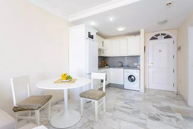 SUPERB LOCATION - PANORAMIC SEA & CLIFF VIEWS - WIFI - SATELLITE TV- SKY TV