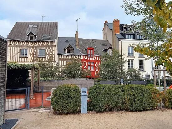 Jardin De La Charpenterie