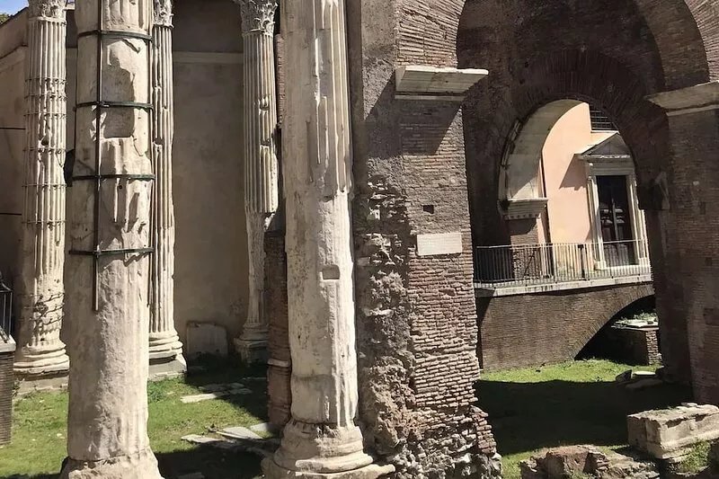 Roman Residenza: Bright, Quiet,  Modern Apt. in Central Rome.
