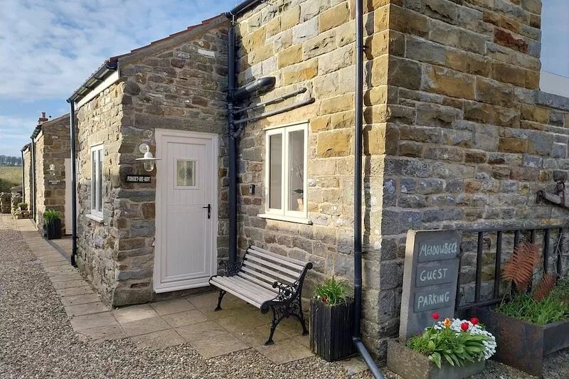 Characterful cottage, wonderful sea & countryside views, pet friendly