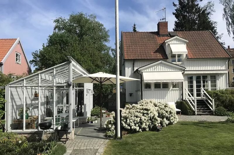 Beautiful wooden house with lots of charm and comfort and a sunny garden