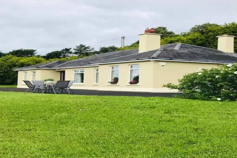 Luxury holiday home, at Inch Beach, overlooking Dingle Bay on Wild Atlantic Way