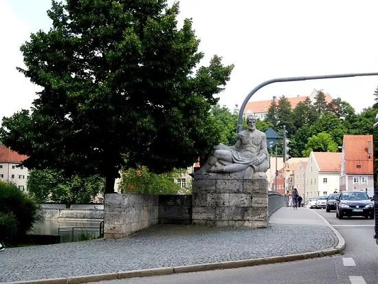 Vater-Lech-Skulptur
