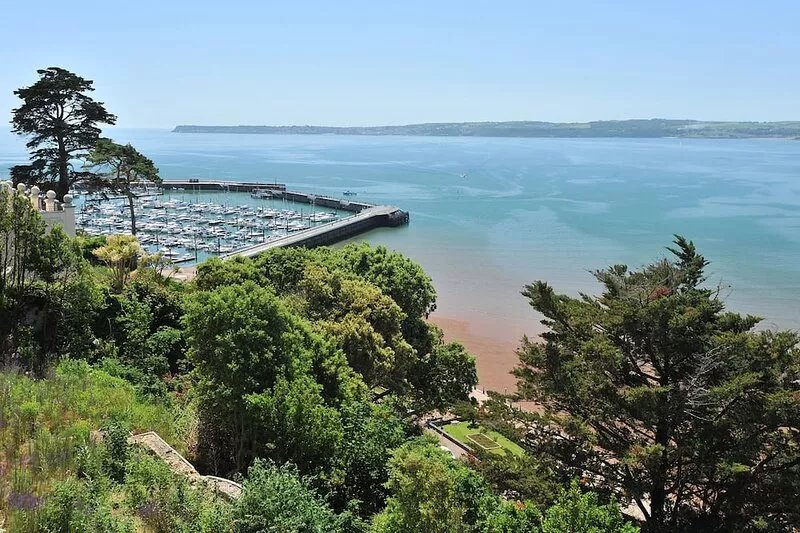 16 Astor - one bed apartment with juliette balcony and stunning uninterrupted