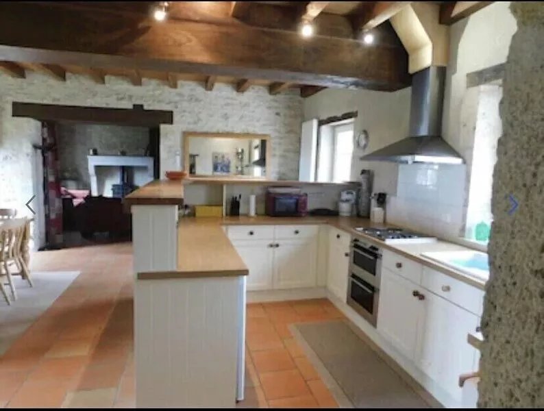 Serene périgourdine with equestrian facilities and immediate access to forest