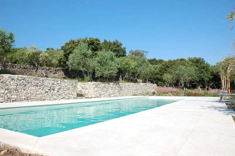 ARCHITECT VILLA WITH POOL ON 5000M2 GARDEN NEAR THE BEACHES