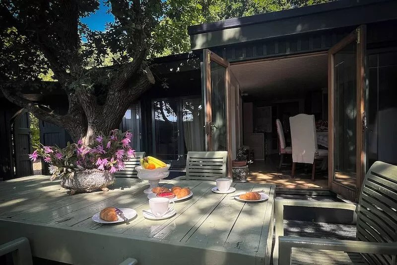 Hollyoak Sanctuary, boutique woodland lodge set in the heart of East Sussex