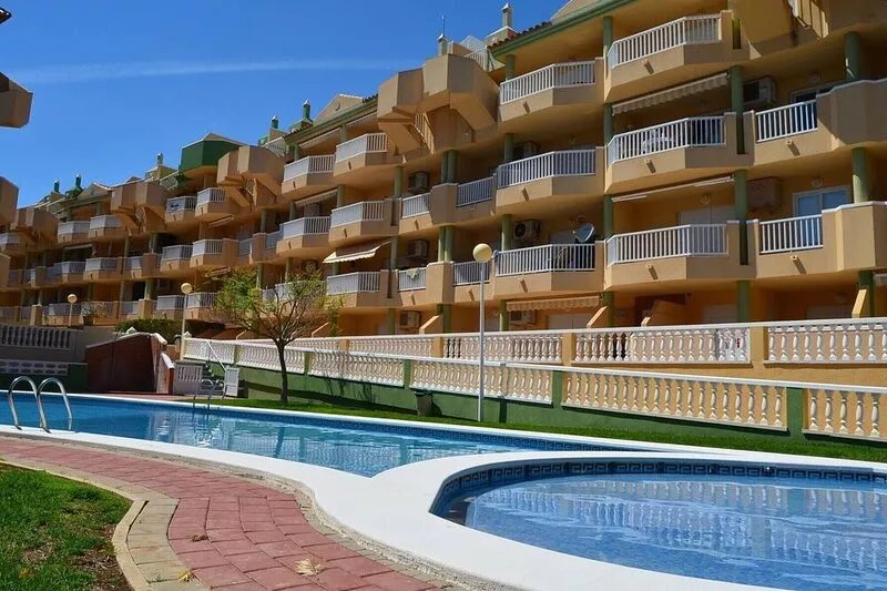 Sea view apartment, free wifi, satellite tv, communal pool, balcony