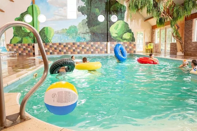 Luxury villa with six bathrooms, located in a national park