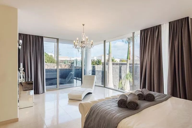 Luxury 5 bed 5 bath Villa in Los Mojones