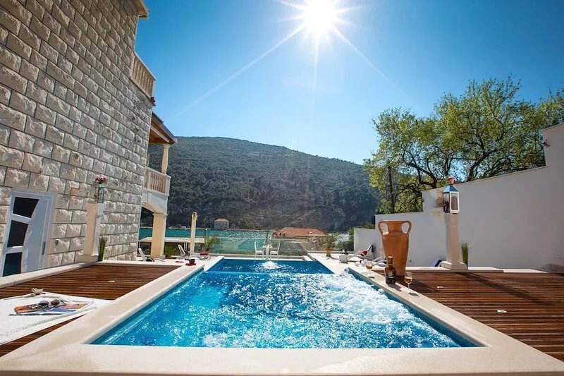 Villa Arion - Four Bedroom Villa with Terrace and Swimming Pool