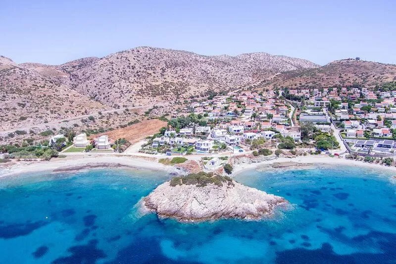 Luxury accommodation near Sounio with panoramic sea views and private parking.