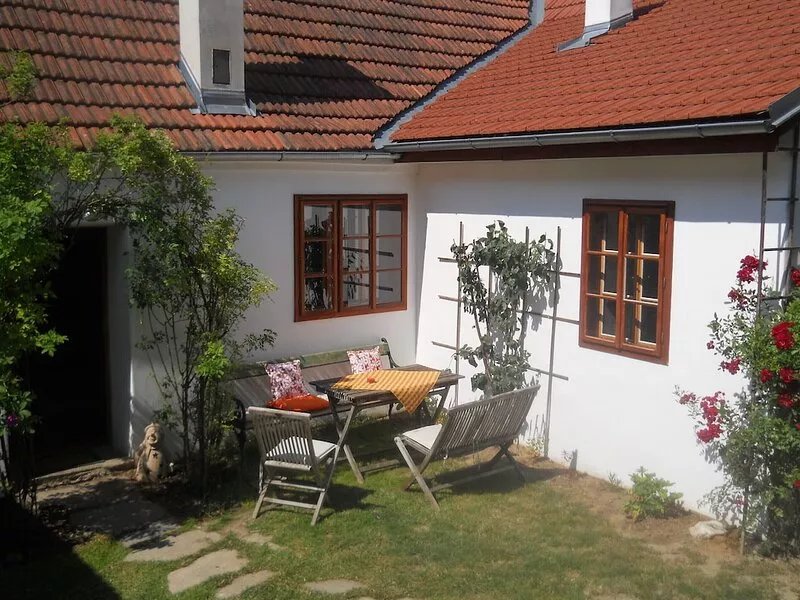 Come with friends and enjoy the peace and quiet that our house radiates.