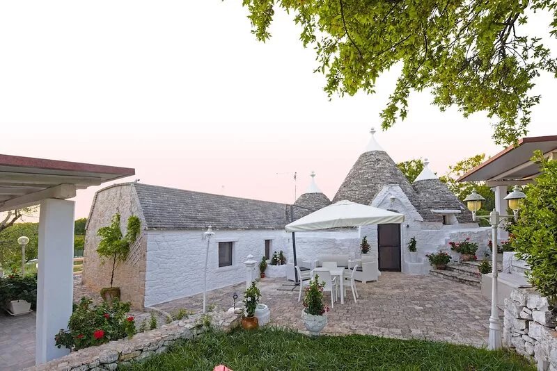 BEAUTIFUL TRULLI IN VALLE D'ITRIA WITH WIFI