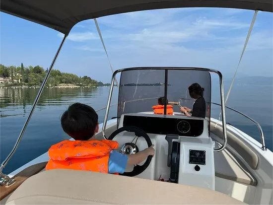 Sirmio Rent Boat