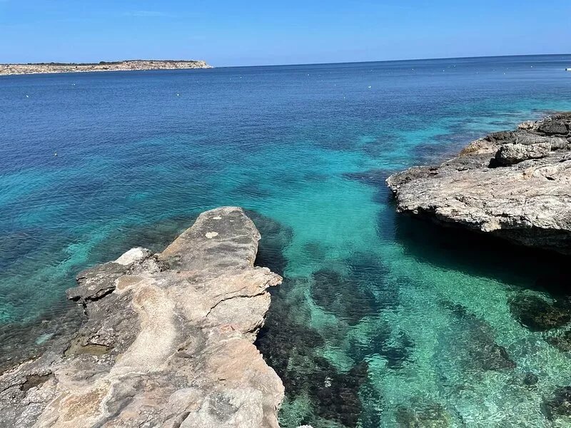 Spacious and Comfortable Apartment with Swimming Pool and Stunning Sea Views