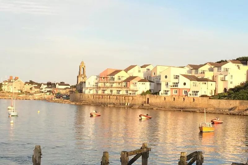 Modern & Fresh Contemporary Family Accommodation In Swanage Close To Beach