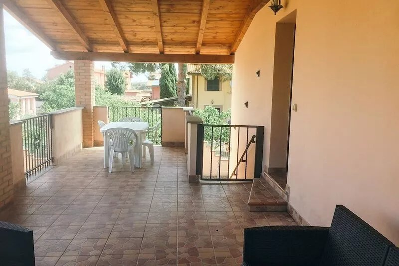Large appartment near the Airport, private free parking