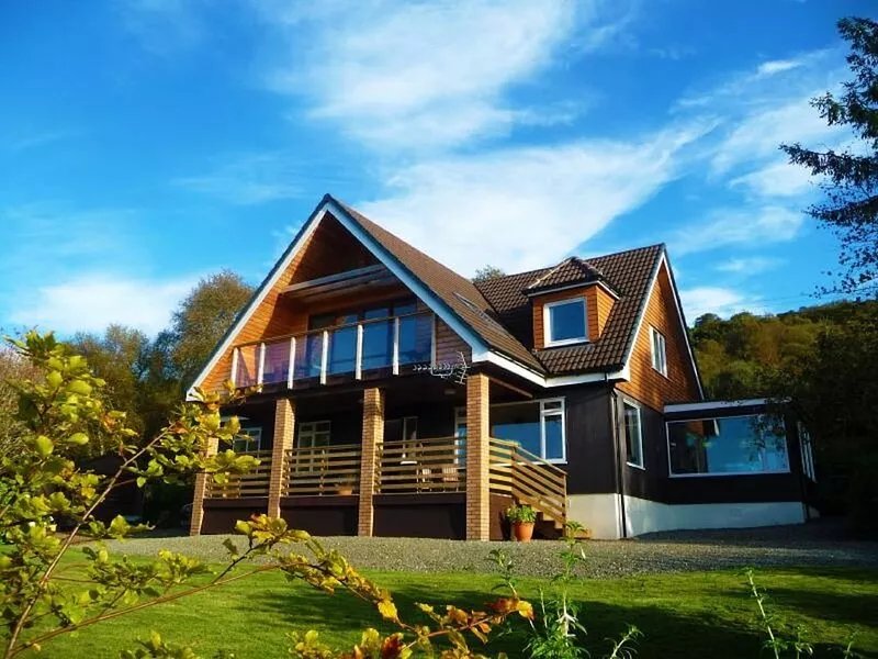 Ardfyne - 4 bathroom lodge style home on Loch Fyne