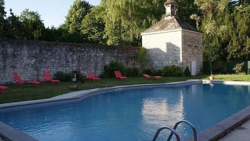 Beautiful Demeure In A Private Park, With A Pool, Great For Family Holidays