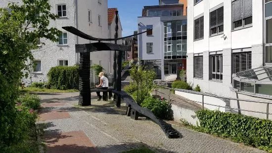 Skulptur "Gebautes und Gewachsenes"