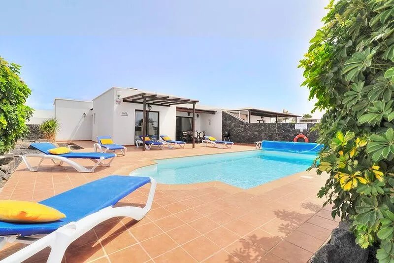 Peaceful 3 bed villa with heated pool, free wifi & solar panels