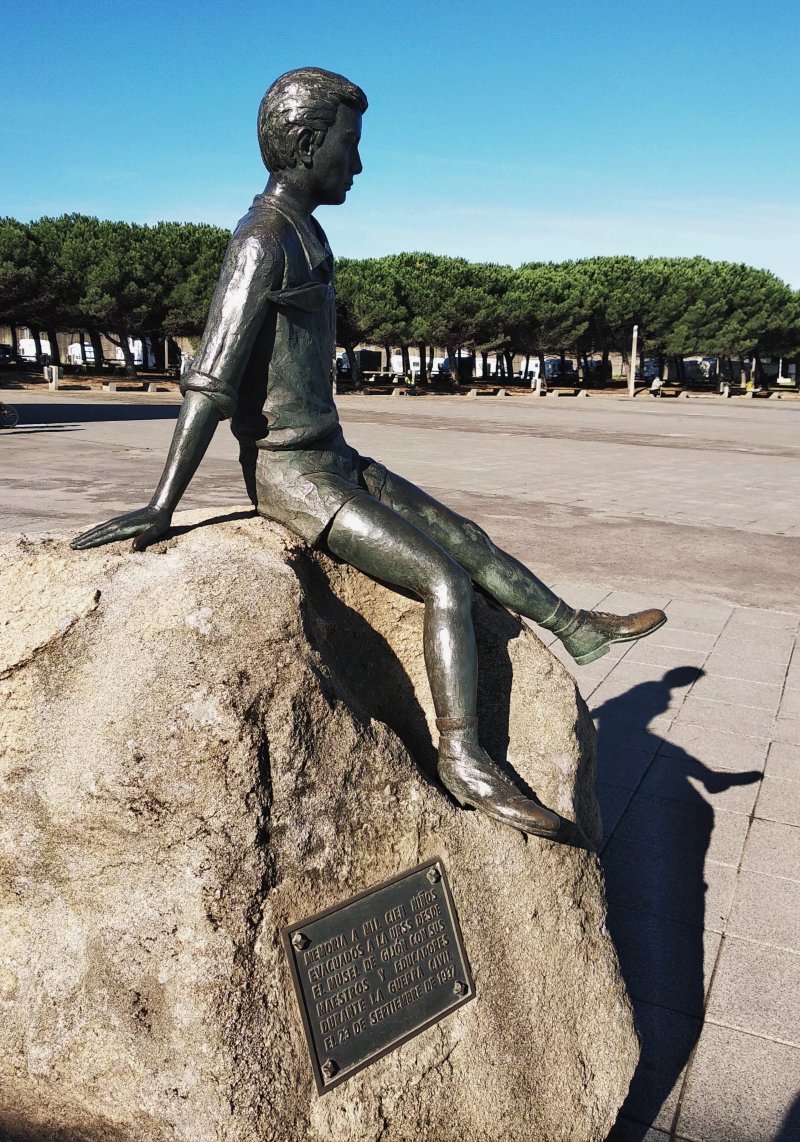 Homenaje A Los Ninos De La Guerra