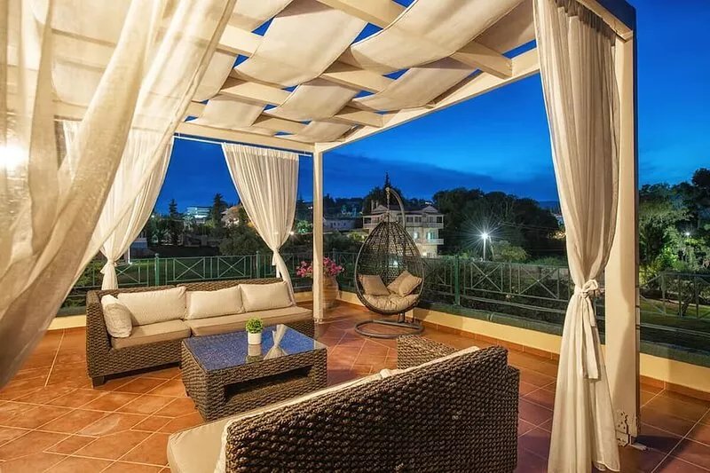 LUXURY VILLA WITH PRIVATE POOL NEAR TO THE BEACH