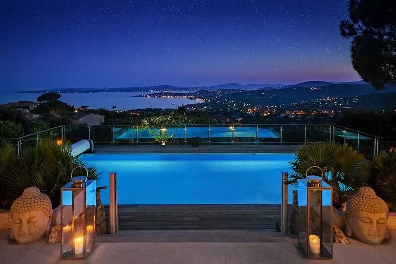 5* VILLA. Superb sea view. Heated swimming pool. Jacuzzi. Sauna