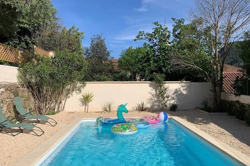Villa très spacieuse avec Piscine privée dans les Cévennes