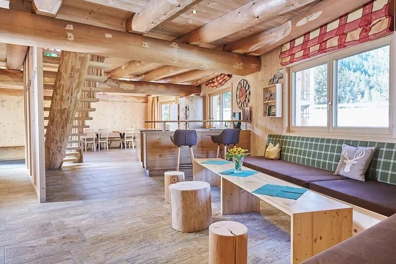 Tree trunk house with very large living and leisure area on approx. 240m2
