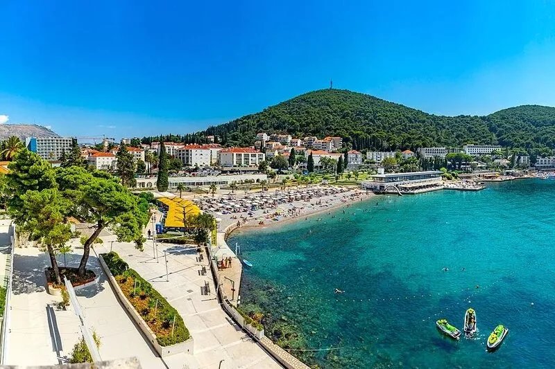 MODERN 1 BEDROOM APARTMENT - 100 mtrs from the beach, free parking, WIFI...