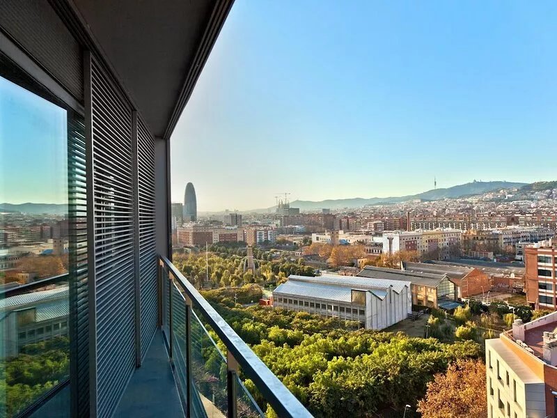 Victoria Diagonal Mar 1: Luxury Duplex Touristic Apartment Near the Beach