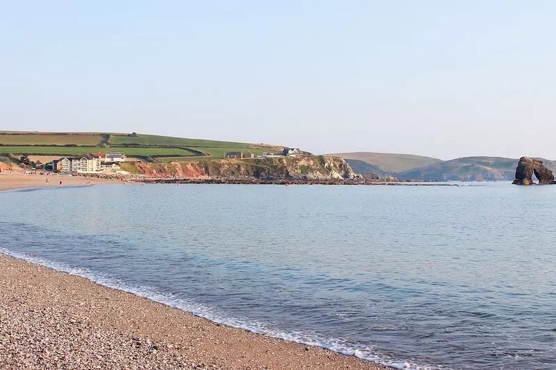 7 OCEAN'S EDGE, family friendly, with pool in Thurlestone
